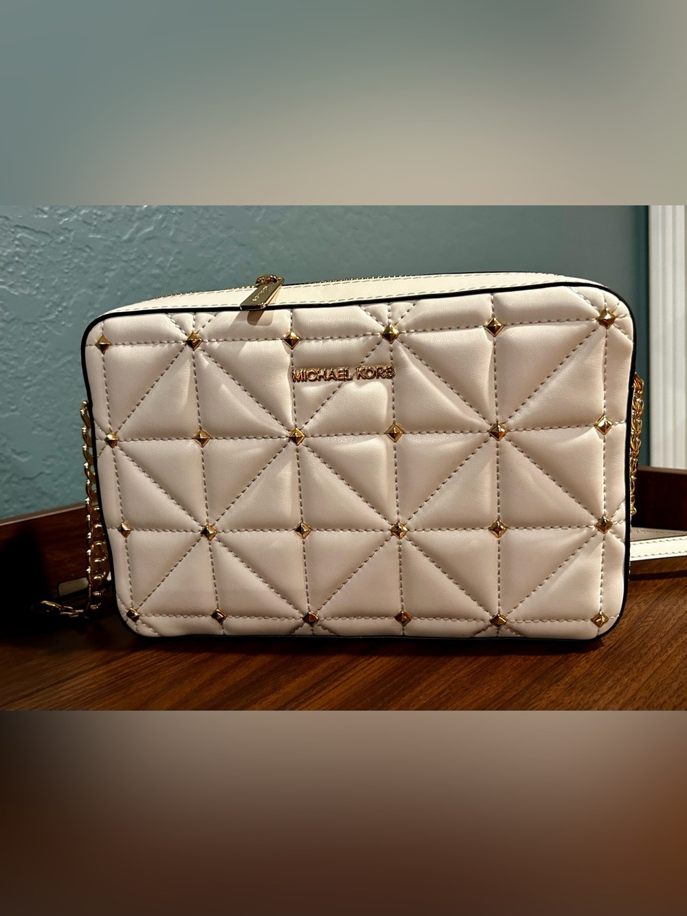Michael Kors East West Cream
Large Jet Set Crossbody Bag